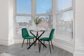 Stylish One-Bedroom Apartment with Free Parking
